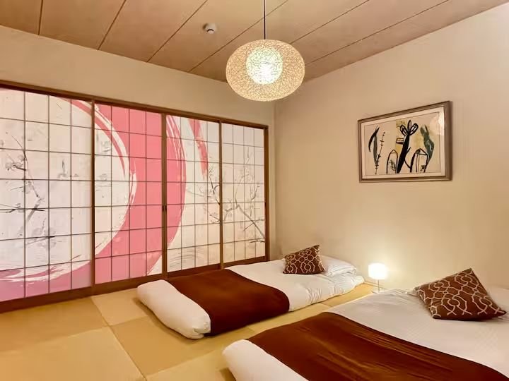 亀有・足立の貸切宿(2F)の和室(布団3組)